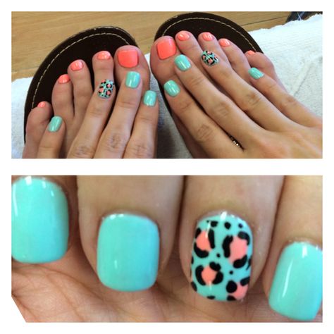 Teal and coral leopard 💅 Gel Nail Designs Pedicure, Toes Nails Colors Summer, Short Teal Nail Designs, Coral Nail Art Summer, Coral Pedicure Ideas, Aqua Coral Nails, Teal Gel Nail Designs, Coral Toenails, Gel Toe Nails Summer Toenails