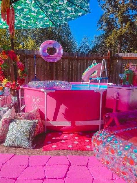 Barbiecore Is Surging Its Way into Home Décor and Interior Design - The New York Times Maximalist Backyard, Pink Swimming Pool, Pink Backyard, Cabana Poolside, Barbie Room Decor, Hot Pink Decor, Pink Tub, Pink Pool, Original Barbie Doll