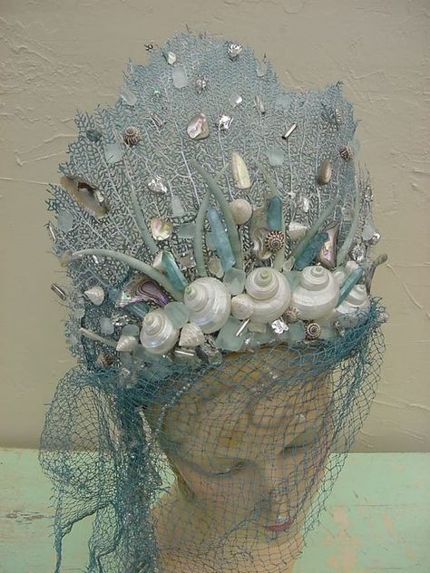 seashell crown Sea Witch Cosplay, Mermaid Headpiece, Shell Crowns, Mermaid Hat, Costume Carnaval, Mermaid Parade, Art Coquillage, Mermaid Crown, Mermaids And Mermen