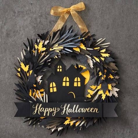 Paper Wreath Diy, House Wreath, Paper Flower Kit, Diy Scrapbook Paper, Wreath Kit, Halloween Wood Crafts, Casa Halloween, Diy Halloween Wreath, Paper Wreath