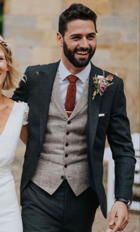 British Wedding Suit, Autumn Wedding Suits Groom, Fall Wedding Groom Suit, Wedding Husband Suit, Charcoal Groom Suit, Autumn Groom Suit, Groom With Vest, Groomsmen Fall Wedding Attire, Spring Groom Attire