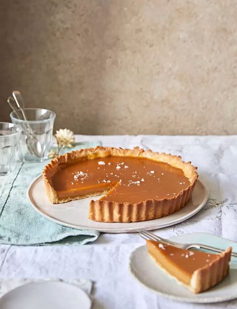 Salted caramel tart recipe | House & Garden Salted Caramel Tart Recipe, Pie Tart Recipe, Thanksgiving Tart, Salt Caramel Cake, Salted Caramel Pie Recipe, Carmel Pie, Salted Caramel Tarts, Caramel Desert, Caramel Pastry