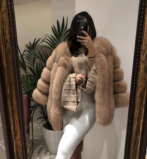 Short Fur Coat Outfit, Dress With Fur Coat, Outfits With Fur Coats, Fur Jacket Outfit, Short Fur Coat, Rabbit Fur Vest, Real Fur Coat, Women Overcoat, Fox Fur Coat