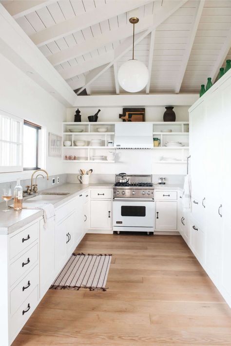 A Guide to Concrete Kitchen Countertops: Remodeling 101 Beach Cottage Kitchens, Concrete Countertops Kitchen, Beach House Kitchens, Revere Pewter, Concrete Kitchen, All White Kitchen, Cottage Kitchens, Style Cottage, Beach Cottage Decor