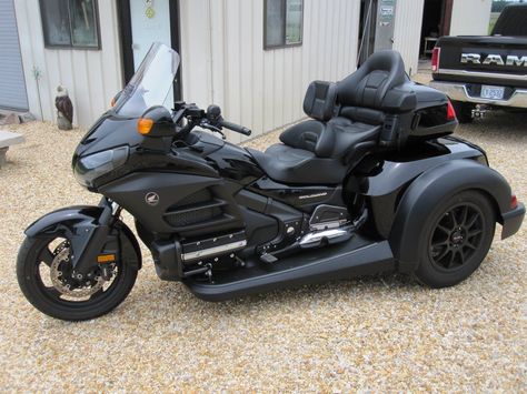 Nice Honda 2017: 2014 Honda Gold Wing  2014 Honda Goldwing Trike GL1800 Check more at http://24auto.cf/2017/honda-2017-2014-honda-gold-wing-2014-honda-goldwing-trike-gl1800/ Couple Road Trip, Batman Bike, Honda Trike, Goldwing Trike, Goldwing Motorcycles, Three Wheel Motorcycles, Modif Motor, Vw Dune Buggy, Three Wheel Bicycle