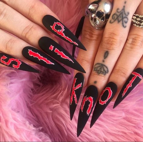 Slipknot Nails Acrylic, Nail Inspo Alt, Slipknot Nails, Emo Nail Art, Gothic Nail Art, Horror Nails, Band Nails, Punk Nails, Gothic Nails