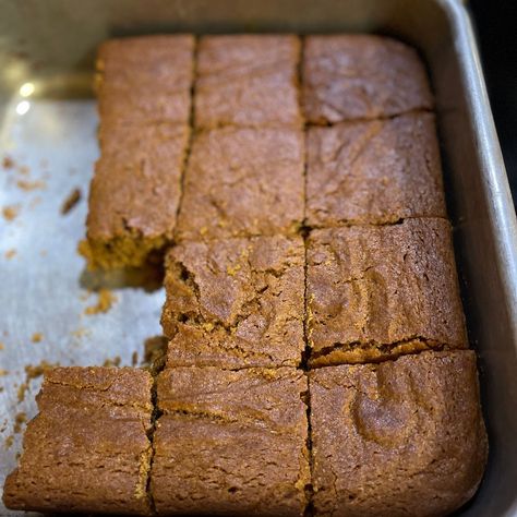 Molasses Cake - 100 Year Old Recipe! Old Fashioned Molasses Cake, Molasses Cake Old Fashion, Molasses Cake, Easy Banana Pudding Recipe, Tender Roast Beef, Molasses Recipes, Raisin Cake, Easy Banana Pudding, Wood Stove Cooking