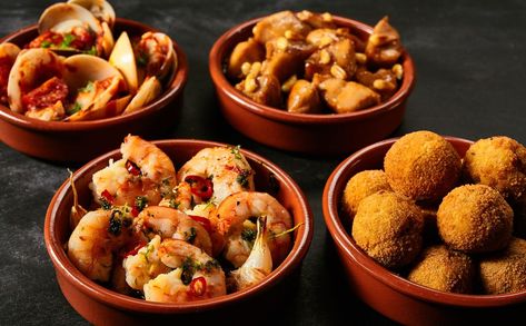 Tapas espanholas: veja o que são e confira uma receita deliciosa! Tapas Menu, Lobster Dishes, Best Tapas, Tapas Dishes, Tapas Restaurant, Tapas Recipes, Spanish Tapas, Western Food, Best Dinner Recipes