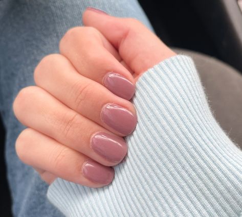 Mauve Spring Nails, Short Dusty Rose Nails, Clear Mauve Nails, Sheer Mauve Nails, Fall Mauve Nail Colors, Mauve Short Nails, Dusty Mauve Nails, Mauve Wedding Nails, Nude Mauve Nails