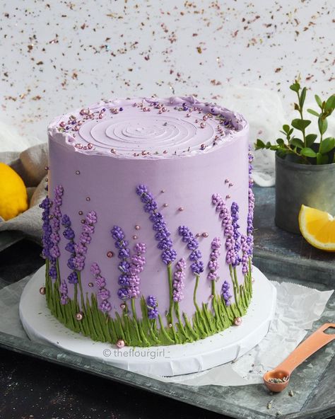 Lindsay | The Flour Girl 🇵🇹🇦🇲 on Instagram: “A few shots of my lemon lavender cake! It was so delicious 🤤💜🪴 I think this would make a perfect Mother’s Day cake, to go with a Mother’s…” Purple Flower Cakes Birthday, Lavender Flower Cake Design, Lavender Color Cake Birthday, Purple And Green Birthday Party Ideas, Lavender Flower Cake, Sheet Cake With Flowers, Teen Birthday Cake, Lemon Lavender Cake, Minimalist Birthday Cake