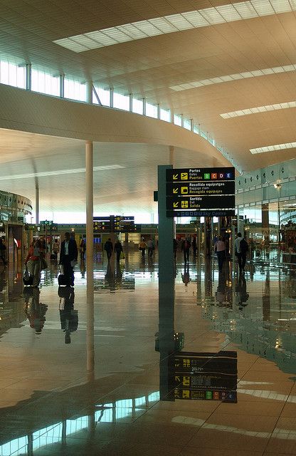 Airport Architecture, Barcelona Airport, Ricardo Bofill, Airport Aesthetic, Airport Terminal, Airport Photos, Airport Travel, Airplane Mode, Story Ideas Pictures