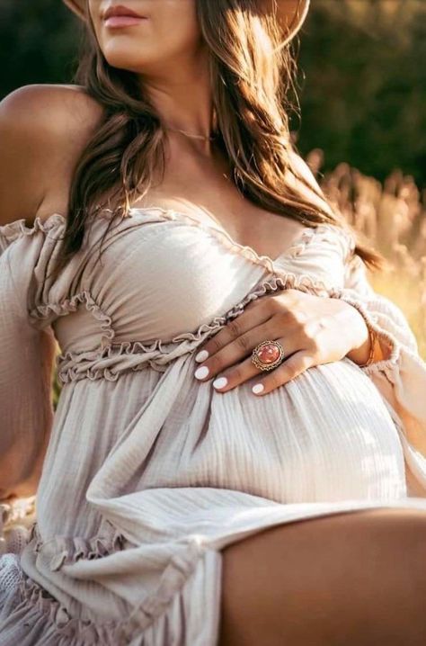 Desert Maternity Photos, Boho Maternity Photoshoot, Boho Maternity Photos, Cute Pregnancy Photos, Bohemian Maternity, Photo Shoot Dress, Dress For Photoshoot, Fall Maternity Photos, Bump Ahead