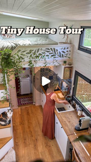 Cozy Tiny Home Interior, Tiny House Inspiration Interiors, Ikea Tiny House, Tiny House Bed, Inside Tiny Houses, Tiny Home Designs, Micro Apartments, Tiny House Family, Tiny House Living Room