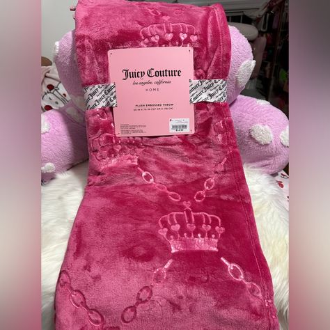 Hot Pink And Black Bedroom Ideas, Hot Pink Throw Blanket, Juicy Couture Blanket, Black And Hot Pink Room, Hot Pink And Black Bedroom, Hot Pink Room Ideas, Cute Pillows Aesthetic, 2000s Room Aesthetic, Baddie Decor