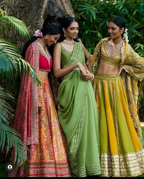 Indian Wedding Bridesmaids Outfits, Wedding Gowns Indian, Indian Bridal Wear Red, Gowns Indian, Orang India, Punit Balana, Indian Bridesmaid Dresses, Indian Wedding Gowns, Outfits Indian