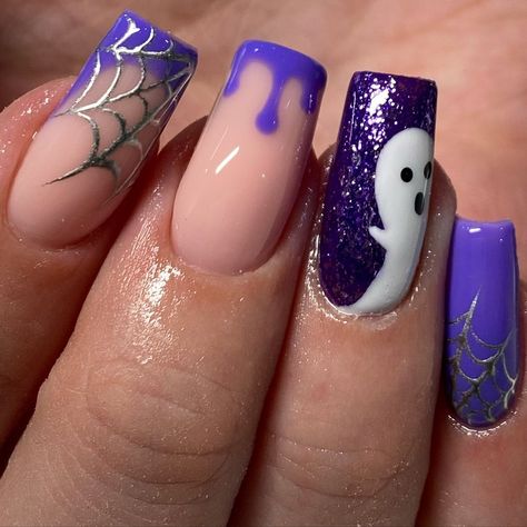 Short Coffin Shape Nails Halloween, Purple Fall Nails Short, Purple Nails Homecoming, Autumn Nails Purple, Black And Purple Halloween Nail Designs, Salem Nails Ideas, Light Purple Halloween Nails, Purple October Nails, Purple Halloween Nails Short