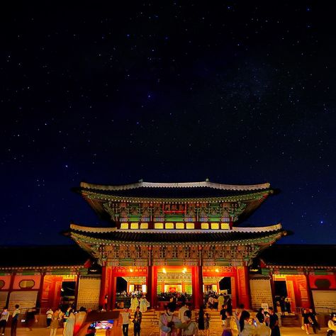 Experience enchanting night at Gyeongbokgung Palace under the starlit sky.
📍 Gyeongbokgung Palace, Seoul, South Korea
🗓️ 2024 9. 11  ~ 10. 27 (No Night Vision Day: Every Monday and Tuesday, public holidays) 
⏰ 19:00 ~ 21:30 (close entry : 20:30)

#seoul #korea #한국 #koreatrip #koreatravel #koreatrip #travelling #travel 
📷 minimalminilife ; bigg_jun ; seonghoi.kim via IG Gyeongbokgung Palace, Starlit Sky, Korea Travel, Night View, Seoul South Korea, Seoul Korea, Night Vision, South Korea, Seoul