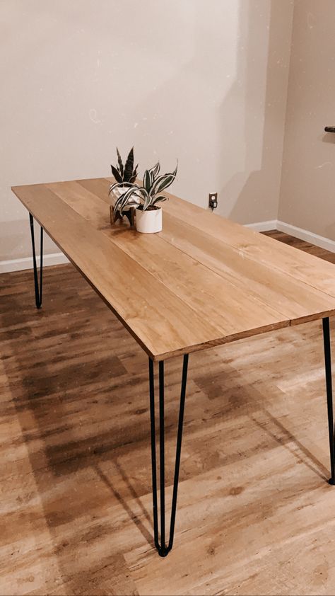 Dining Table With Hairpin Legs Diy, Wooden Table With Metal Legs Diy, Pin Leg Dining Table, Hair Pin Dinning Room Table, Hair Pin Leg Dining Table, Hairpin Legs Table, Diy Hairpin Table, Hair Pin Dining Table, Pine Wood Table Design