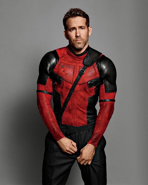 Gq Usa, Ryan Reynolds Deadpool, Deadpool Costume, Chris Williams, رورونوا زورو, Wade Wilson, Dead Pool, Gq Men, Ryan Reynolds