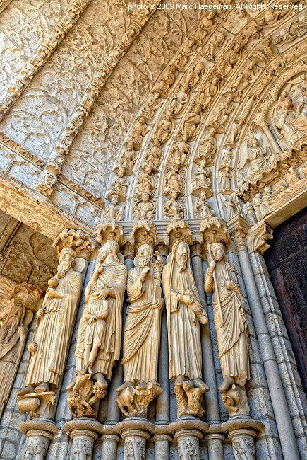 Chartres Cathedral, Architecture Antique, Istoria Artei, Gothic Cathedrals, Cathedral Architecture, Sacred Architecture, Church Architecture, Classical Architecture, Architecture Old