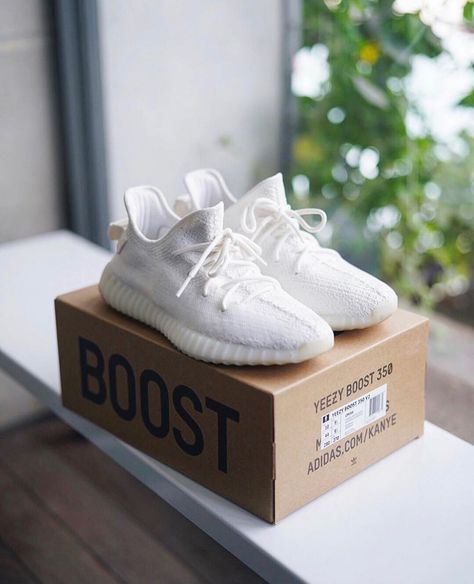 Yeezy Boost 350 Outfit, Yeezy Outfit, Yeezy 350 V2, Sneaker Trend, Trendy Shoes Sneakers, Adidas Yeezy 350, Luxury Shoes Women, All Nike Shoes, Jordan Adidas