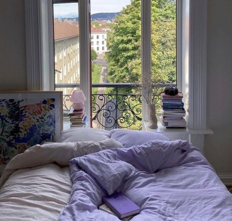 Lilac Purple Aesthetic, Lavender Room Ideas, Purple Aesthetic Bedroom, Cute Aesthetic Rooms, School Apartment, Lilac Room, Lilac Bedroom, Lavender Bedroom, Lavender Bedding