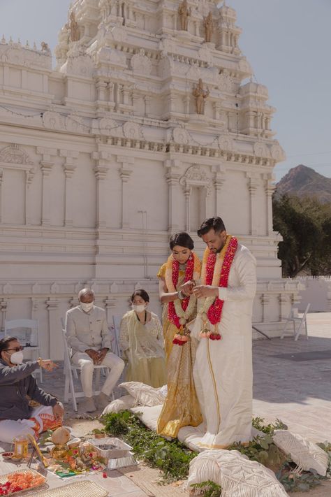 Hindu and Sikh Traditions Came Together at This Elegant Malibu Wedding | Vogue Hindu Wedding Aesthetic, South Indian Temple Wedding, Hindu Temple Wedding, Vedic Wedding, Indian Wedding Photoshoot, Hindi Aesthetic, Hindi Wedding, Indian Wedding Aesthetic, Wedding Vogue