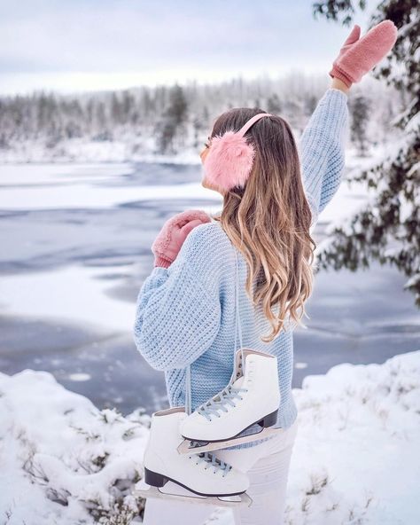 Skater Aesthetic Girl, Skater Photoshoot, Ice Skating Photography, Moscow Winter, Winter Skating, Skate Photos, Snow Images, Ice Skating Outfit, Skating Aesthetic