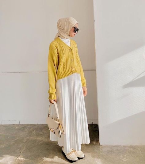 Yellow Cardigan Outfits, Yellow Clothes, Muslim Outfits Casual, Hijabi Outfits Casual, Stripe Outfits, Muslim Outfits, Yellow Outfit, Hijabi Outfits, Muslimah Fashion Outfits