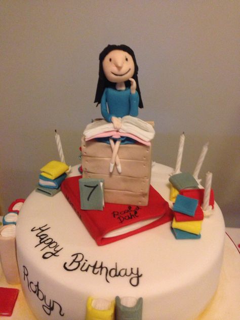 Matilda Cake by Emma Lake - Cut the Cake Kitchen- Roals Dahl Party Matilda Birthday Cake Ideas, Matilda Birthday Cake, Matilda Birthday Party Theme, Matilda Party Ideas, Matilda Cake Recipe, Matilda Party, Library Cake, Matilda Cake, Chocolate Desserts Cake