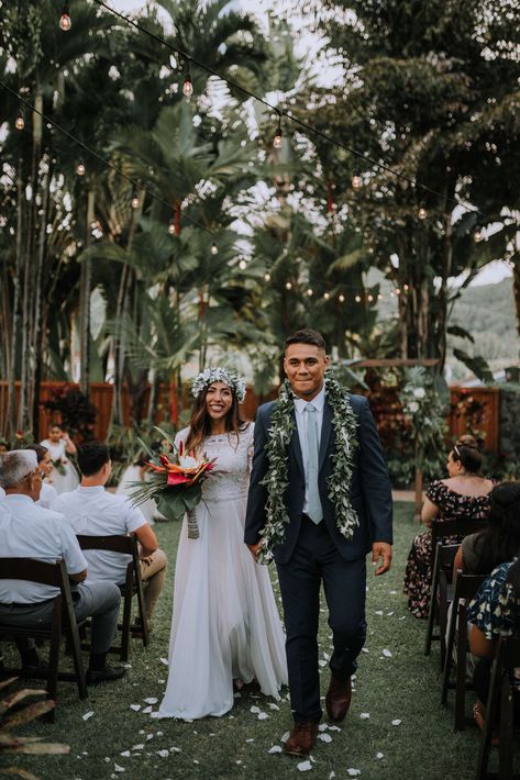 Oahu Wedding Venues, Big Island Wedding, Wedding Venues Hawaii, Unusual Wedding, Oahu Wedding, Wedding Info, Hawaiian Wedding, Maui Weddings, August 19