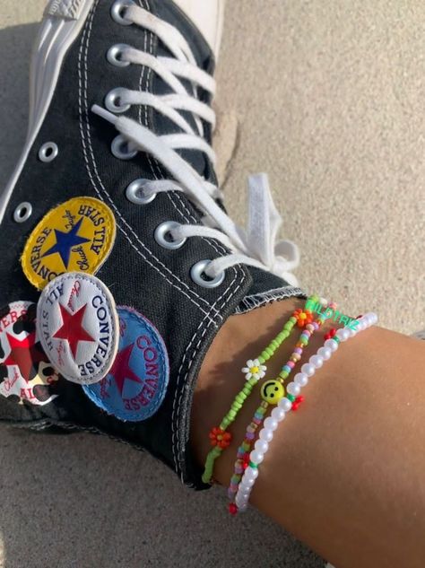 Cute Converse, Estilo Hippy, Converse Black, Aesthetic Shoes, Swag Shoes, Converse Sneakers, Girly Jewelry, Pretty Shoes, Shoe Charms