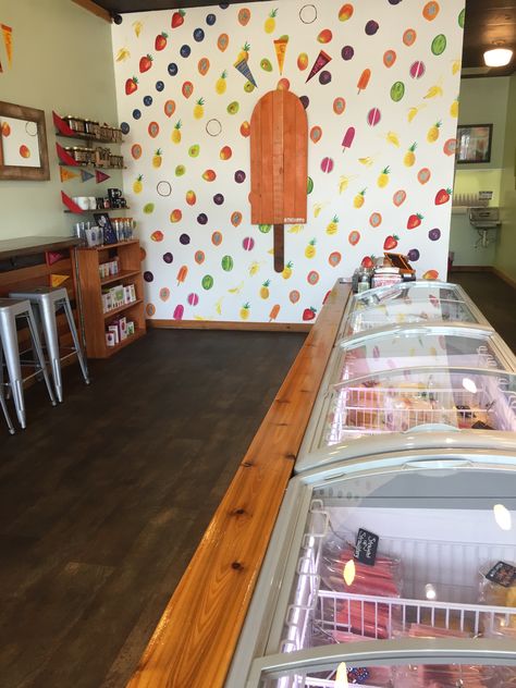 The Hyppo in Gainesville, FL for peanut butter popsicles dipped in chocolate and Plum Sangria popsicles- Go Gators!! Peanut Butter Dipped In Chocolate, Plum Sangria, Peanut Butter Popsicles, Popsicle Bar, Popsicle Shop, Cake Shop Interior, Cafe Ice Cream, Chocolate Popsicles, Smoothie Shop