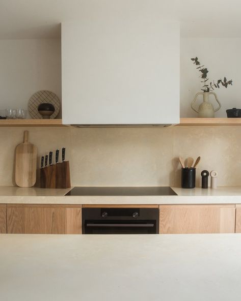 Projects — in alcova Interior Japandi, Japandi Kitchen Design, Japandi Aesthetic, Japandi Furniture, Japandi Kitchen, Scandi Kitchen, Neoclassical Interior, Organization Kitchen, Inspiration Kitchen