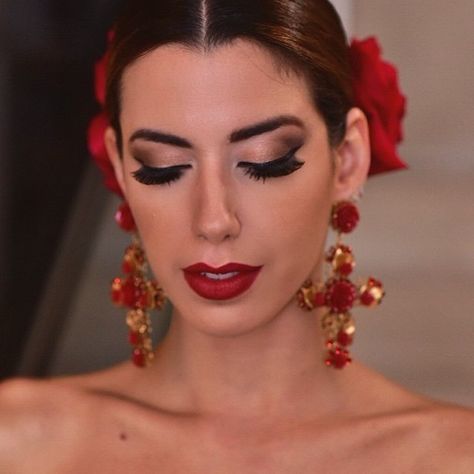 Havana Makeup Look, Havana Nights Makeup Look, Mexican Makeup, Spanish Hairstyles, Havana Party, Mexican Hairstyles, Performance Makeup, Dance Makeup, Spanish Woman