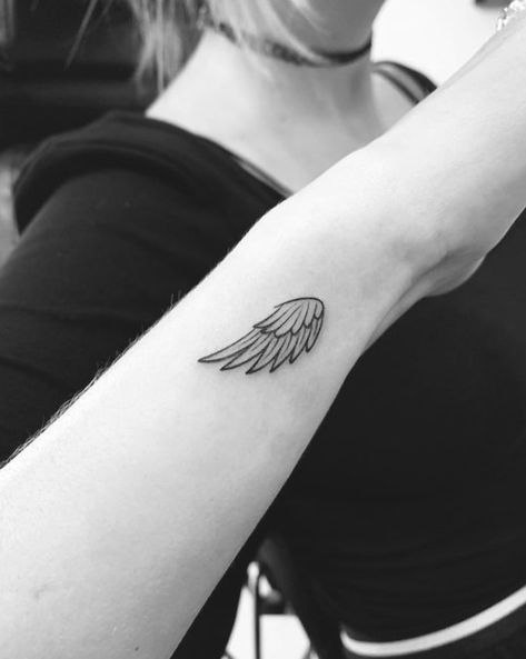 Tatoo Ring, Angle Wing Tattoos, Wing Tattoos On Wrist, Small Wings Tattoo, Small Angel Wing Tattoo, Eagle Wing Tattoos, Angel Wing Tattoo, Alas Tattoo, Wing Tattoo Men