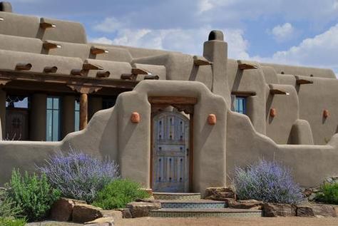 Home Page for Classic New Mexico Homes Las Cruces, New Mexico Santa Fe Architecture, Hacienda Style Kitchen, Pueblo House, Southwestern Homes, Mexico Homes, Pueblo Revival, Santa Fe Style Homes, New Mexico Style, Santa Fe Home