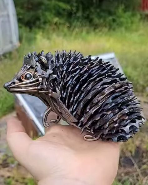 Metal Animals Sculpture, Metal Animal Art, Welded Sculpture Ideas, Welded Animals, Metal Animal Sculptures, Hedgehog Diy, Cutlery Art, Metal Sculptures Garden, Recycled Metal Art