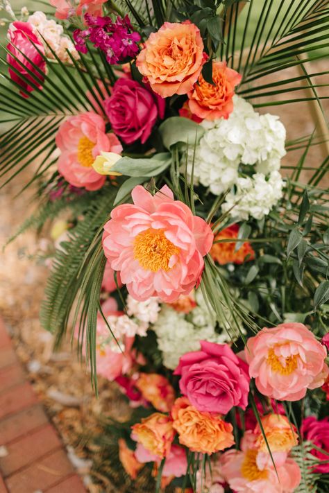 Pink Orange Wedding Flowers, Wedding Flower Arrangements Pink, Peru Wedding, June Wedding Flowers, Blue Flower Arrangements, Orange And Pink Wedding, White Flower Bouquet, Green Wedding Flowers, White Flower Arrangements