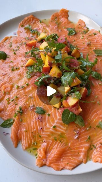 Sashimi Salad Recipe, Fresh Salmon Recipes, Salad Citrus, Salmon Carpaccio, Sashimi Salad, Grapefruit Salad, Salmon Sashimi, Citrus Vinaigrette, Salmon Salad