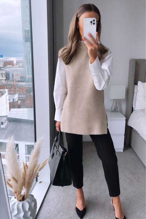 Office Outfits Women Work Wear Inspiration, Business Informal Outfits For Women, Spring Work Outfits For Women Casual, Business Casual Bag, Fall Outfits Work Office Chic, Cute Hostess Outfits For Work, Vegas Conference Outfits, Office Looks For Women Business, Formal Chic Outfit