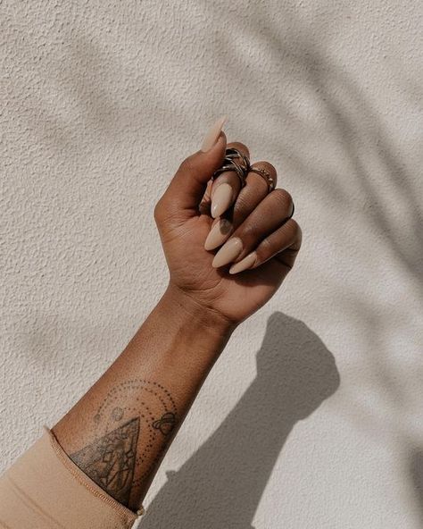 40+ Neutral Nail Designs for Every Occasion - Boss Babe Chronicles Brown Skin Almond Nails, Acrylic Nail Inspo Black Women, Black Woman Acrylic Nails, Nude Polish For Black Women, Nails Acrylic For Black Women, Nude Nails On Black Women, Almond Nails On Black Women, Nude Almond Acrylic Nails, Nails Acrylic Black Women