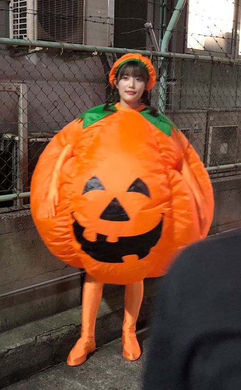 Twitter Pumpkin Outfit Halloween, Pumpkin Costume Ideas, Pumpkin Costume Women's, Halloween Costumes Pumpkin, Orange Costume, Halloween Costume Pumpkin, Fruit Costumes, Pumpkin Halloween Costume, Pumpkin Outfit