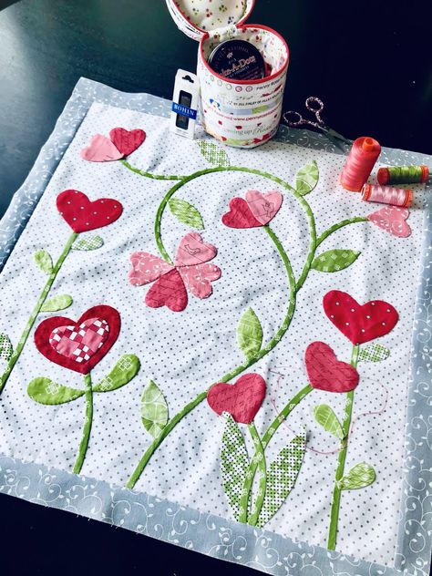 Program Coordinator, Floral Quilts, Flower Quilt Patterns, Heart Quilt Pattern, Mini Quilt Patterns, Applique Quilt Patterns, Flower Quilts, Applique Templates, Miniature Quilts