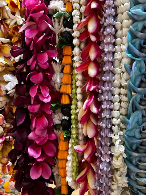 hawaiian lei, lei flower, string lei, hawaii flowers, native hawaiian plants, lei drawing Hawaiian Lays Flowers, Hawaii Native Plants, Native Hawaiian Flowers, Hawaiian Culture Aesthetic, Lei Aesthetic, Lei Drawing, Hawaii Leis, Native Hawaiian Plants, Lei Hawaii