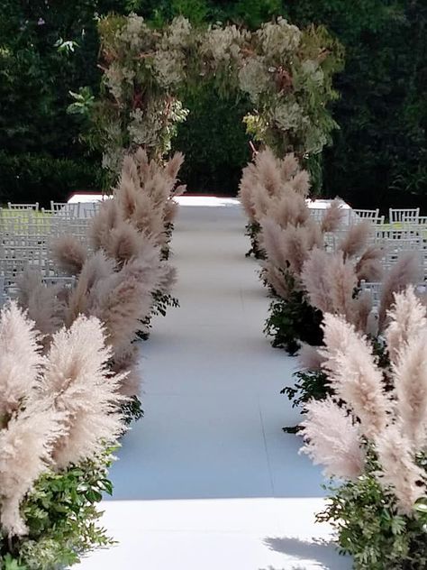 Summer Wedding Fireplace Decor, Pampas Aisle Decor, Pampas And Greenery Wedding, Rustic Aisle Decorations Wedding, Rustic Aisle Decor, Aisle Decorations Wedding Outdoor, Pampas Wedding Decor, I Want Flowers, Aisle Decorations Wedding