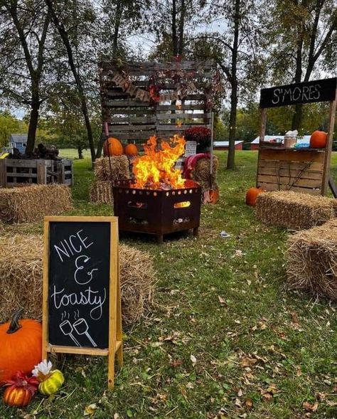 Harvest Bonfire Party, Fall Festival Bday Party, Outdoor Fall Bonfire Party, Backyard Fall Festival Party, Bonfire Decor Ideas, Fall Hoedown Party Ideas, Harvest Fall Party, Fall House Party Ideas, Backyard November Wedding