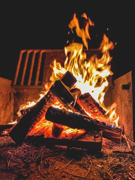 Fire Pit Photography, Fire Camp Photography, Campfire Images, Camp Fire Photography, Desert Campfire, Campfire Pictures, Campfire Photography, Campfires Photography, Campfire Aesthetic