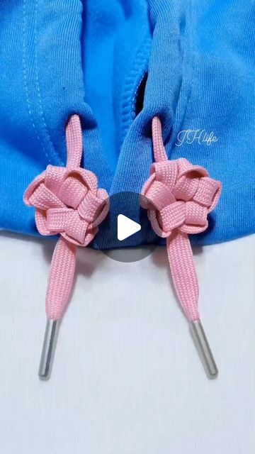 Hoodie Ties, Cordon Crochet, Knot Ideas, Shoe Tying, Shoe Lacing Techniques, Ways To Lace Shoes, Tie Ideas, Diy Clothes Hacks, Clothes Hacks