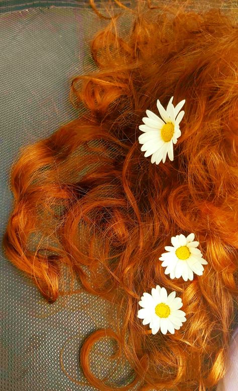 Flowers In Red Hair, Curly Orange Hair Aesthetic, Curly Ginger Hair Aesthetic, Long Curly Ginger Hair, Ginger Aesthetic, Curly Ginger Hair, Curly Ginger, Ginger Hair Girl, Red Hair Brown Eyes